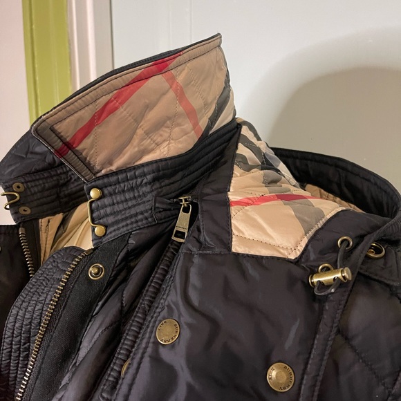 Burberry Jacket ( Pre-loved ) - Picture 7 of 10